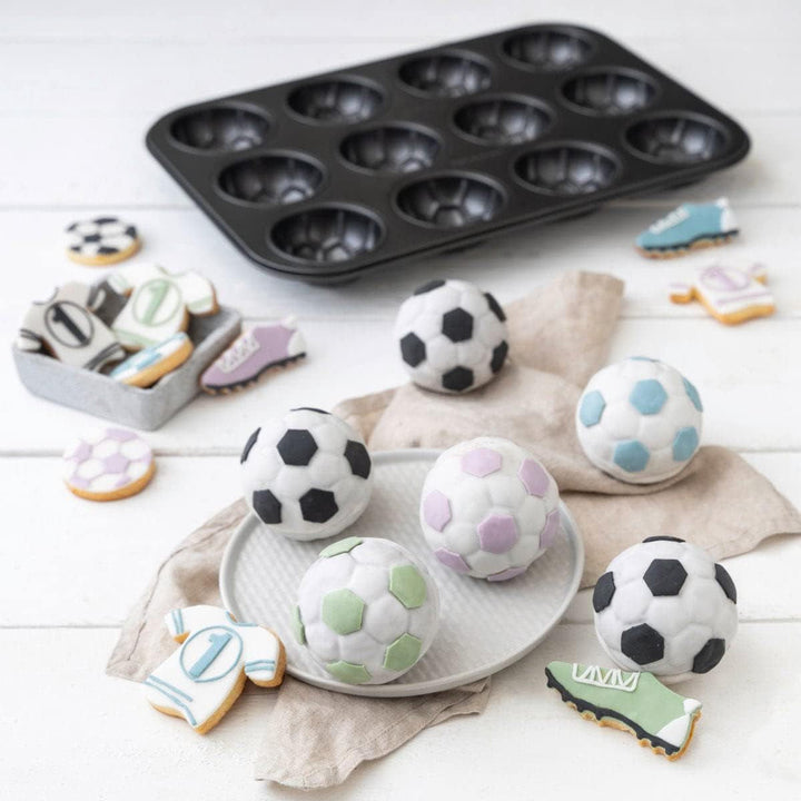 Zenker 12Er Muffinform – Muffinbackblech Für Muffins Und Cupcakes Aus Der Serie Soccer Baking– Hitzebeständiges 12Er Muffinblech Mit Antihaftbeschichtung, Schwarz Matrite si tavi pentru copt Naty Shop
