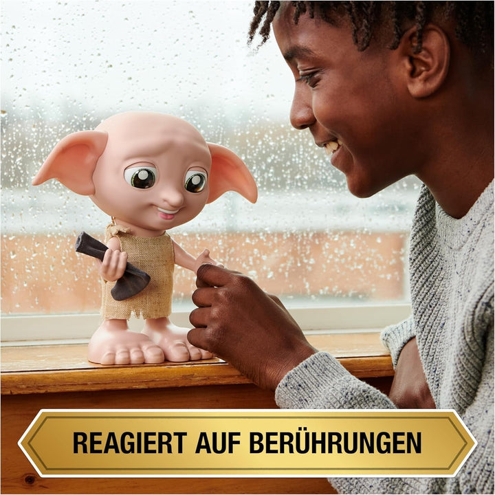 Wizarding World Harry Potter - Păpușa interactivă Dobby House Elf cu peste 30 de sunete, propoziții și mișcări, germană-italiană, jucărie pentru copii de la 6 ani, Fan Article Papusi Naty Shop
