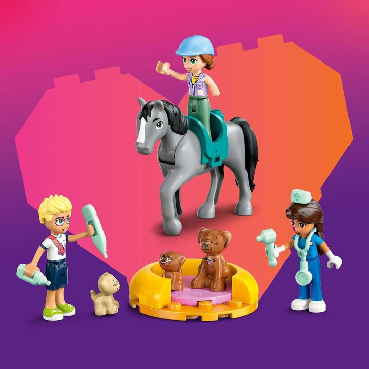 LEGO Friends Cabinet veterinar pentru cai și animale de companie, set de construcție și joacă pentru jocuri de rol imaginative cu 3 minifigurine și 5 figurine de animale, idee de cadou pentru fete de la 7 ani 42651 Seturi de constructie Besuche den LEGO-Store