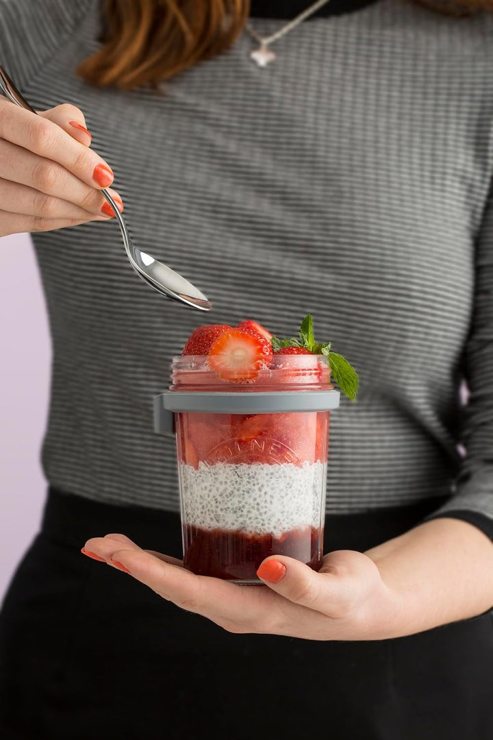 Borcan de mic dejun Kilner cu lingură / 350 ml, Ø 9,5 cm / 5 piese | cană pentru muesli la pachet / non-toxic / recipient din sticlă cu capac pentru muesli, terci și iaurt / recipient pentru ovăz peste noapte Cutii depozitare alimente Naty Shop