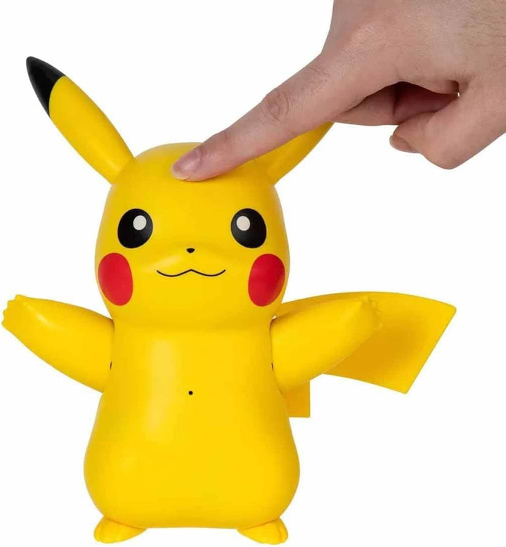 Pokémon PKW3330 - Deluxe My Partner Pikachu, Pikachu oficial cu lumină, sunet și mișcare Action figures Naty Shop