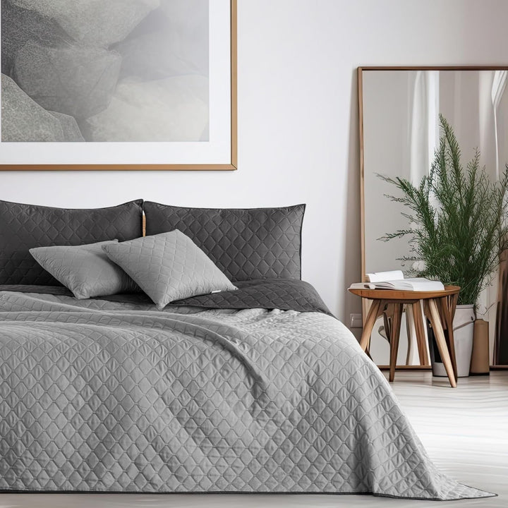 Decoking Cuvertură de pat 200 X 220 Cm Grafit Antracit Gri Argint Cuvertură de pat cu două fețe ușor de întreținut Axel Paturi si Cuverturi Besuche den DecoKing-Store