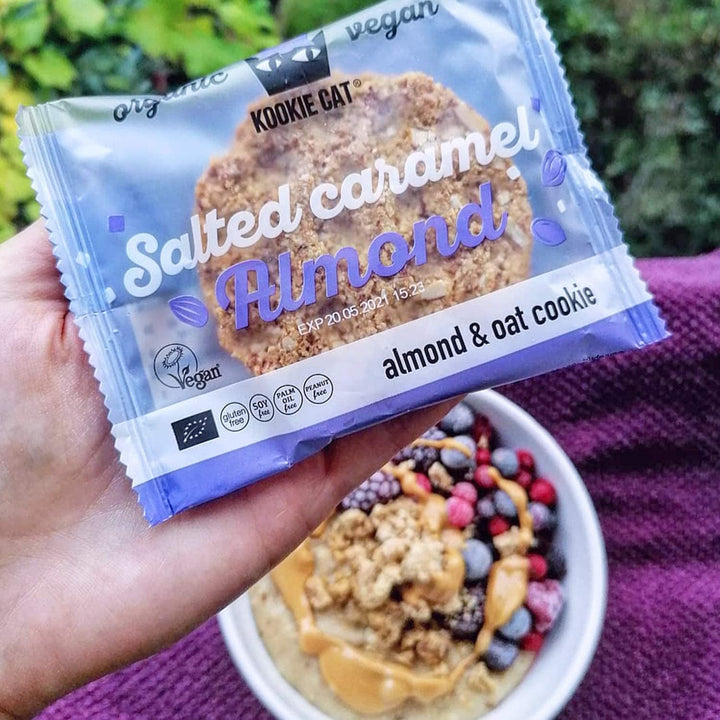 Fursecuri vegane cu caramel sărat și migdale - Ambalate individual, fără gluten, fără soia, organice, cu migdale și ovăz - Pachet multiplu de 12 x 50g (pachet de 2)