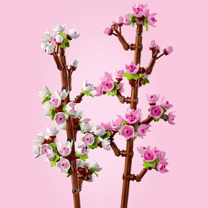 LEGO Botanicals Cherry Blossoms - Flori artificiale de construit - Decorațiuni de birou pentru copii - Buchet de flori de expus - Cadou pentru femei și bărbați de la 8 ani - Botany Collection 40725 Seturi de constructie Besuche den LEGO-Store