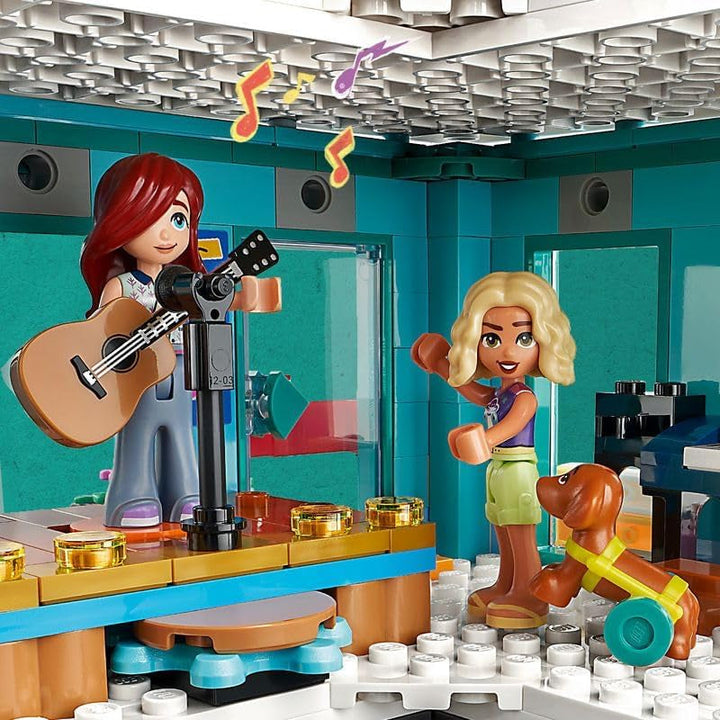 LEGO 41748 Friends Heartlake City Community Centre, clădire modulară cu studiouri de artă și de înregistrare, cameră de joacă cu 6 mini păpuși, inclusiv Pickle The Dog, jucărie pentru copii Seturi de constructie Besuche den LEGO-Store