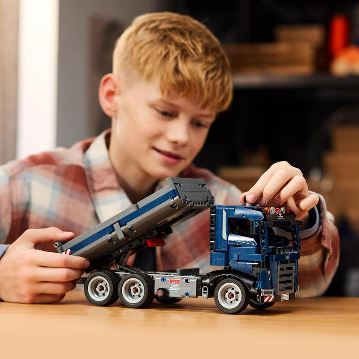 Jucărie LEGO Technic Dump Truck cu direcție și benă mobilă - vehicul de construcții albastru - idee de cadou pentru zile de naștere sau sărbători - set de construcție pentru băieți și fete de la 9 ani 42203 Seturi de constructie Besuche den LEGO-Store