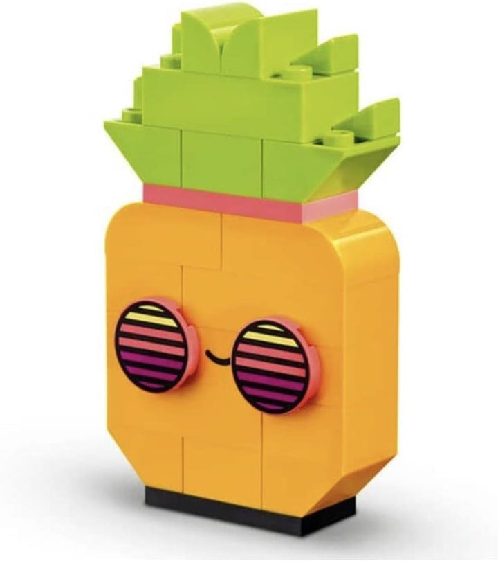 LEGO 11027 Classic Neon Creative Building Set, Brick Box Set, Jucărie de construcție cu modele: mașină, ananas, extraterestru, patine cu rotile, figuri și multe altele, pentru copii de la 5 ani în sus Seturi de constructie Besuche den LEGO-Store
