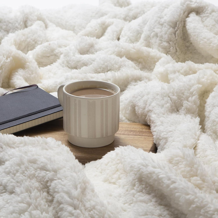 CARSTENS, INC. Wrangler Ultra Premium Throw Blanket, Super Soft, Sherpa Fleece, Oversized, 137.2 X 172.7 Cm, Southwest Horizon Paturi si Cuverturi Carstens, Inc.