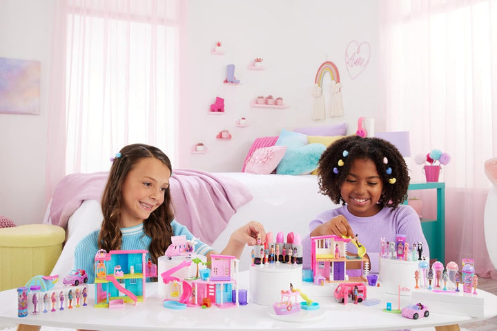 Barbie Mini Barbieland set de păpuși și vehicule de jucărie, păpușă de 1,5 inci și vehicul de jucărie iconic cu surpriză care își schimbă culoarea, HYF43 Papusi Naty Shop