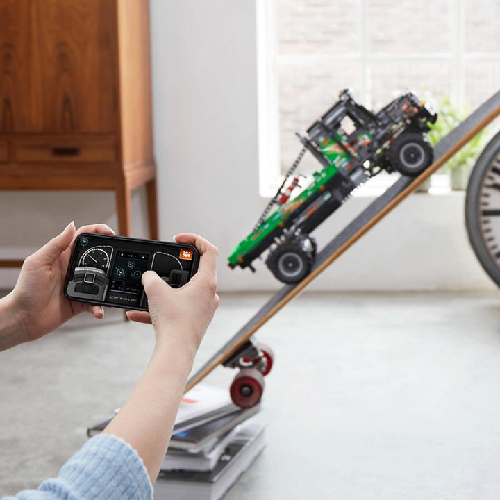 LEGO 42129 Technic 4X4 Mercedes-Benz Zetros Offroad Truck, mașină controlată de la distanță, jucărie camion controlată prin aplicație, idee de cadou pentru adulți și copii, bărbați și femei Seturi de constructie Besuche den LEGO-Store