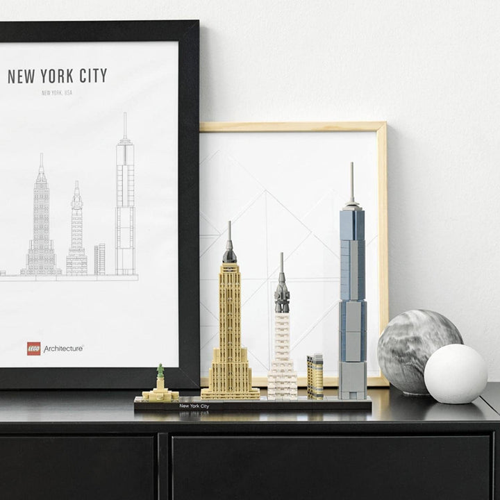 LEGO Arhitectura New York City Set, Skyline Model Kit cu World Trade Centre și Statuia Libertății, Artizanat pentru adulți, Decorațiuni pentru casă și birou, Cadouri pentru femei și bărbați 21028 Seturi de constructie Besuche den LEGO-Store