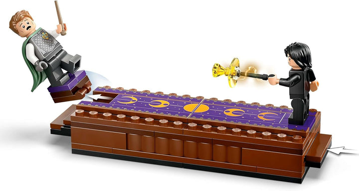 LEGO Harry Potter Castelul Hogwarts: Clubul de duel, set de construcție Cu 4 minifigurine Incl. Draco Malfoy, Gilderoy Lockhart & Severus Snape, set Cu funcție Pentru băieți și fete cu vârsta de 8+ 76441 Seturi de constructie Besuche den LEGO-Store