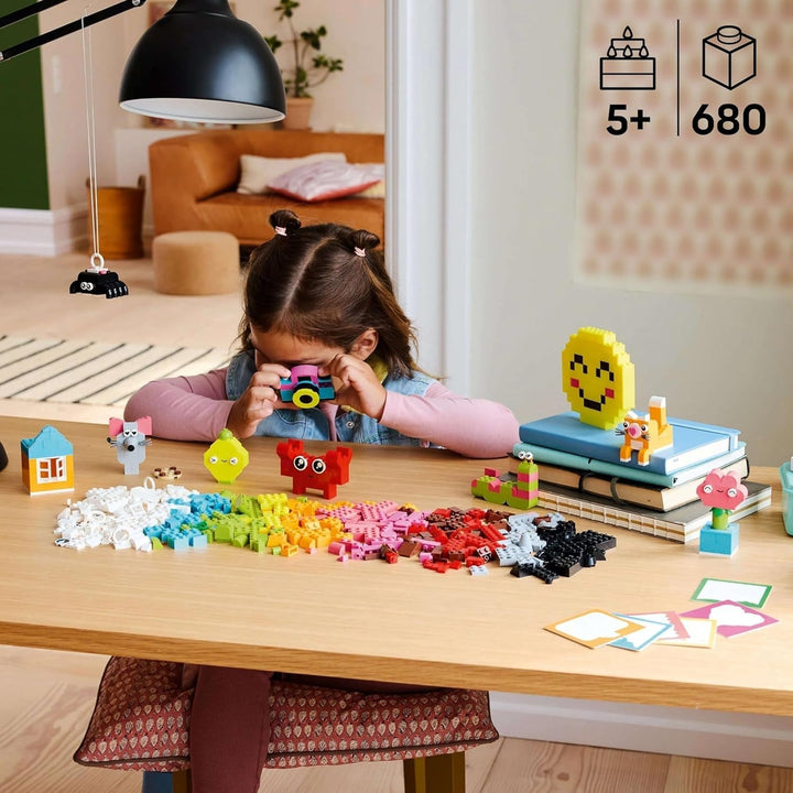 LEGO Classic Creative Fun Box, Cărămizi de construcție colorate pentru jocuri de rol imaginative, Set de construcție pentru începători, Jucării pentru fete și băieți de la 5 ani, Modele de reconstruit 11042 Seturi de constructie Besuche den LEGO-Store